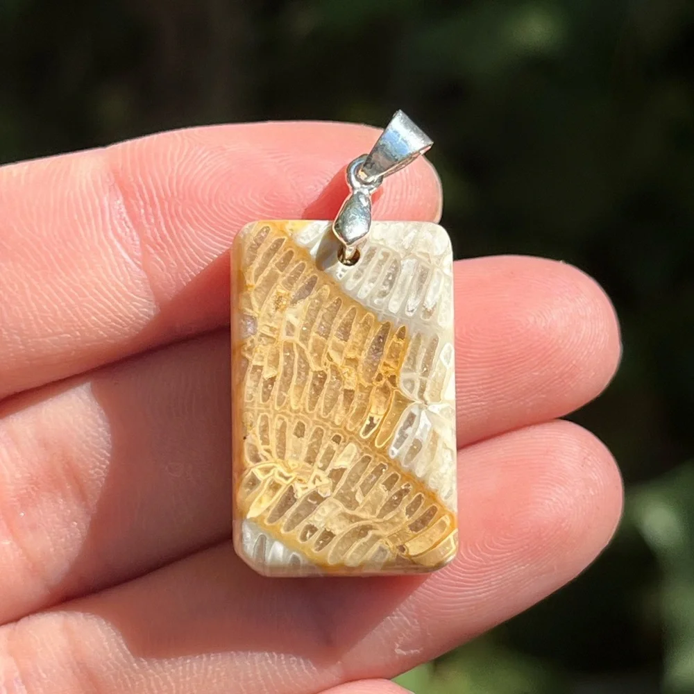 Sterling silver small rectangular coral jade‎ pendant 0964